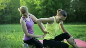 Is féidir le pian ar ais a bheith mar thoradh ar osteochondrosis
