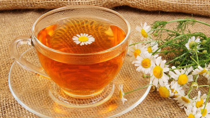 Decoction chamomile - leigheas tíre i gcóireáil osteochondrosis ceirbheacsach